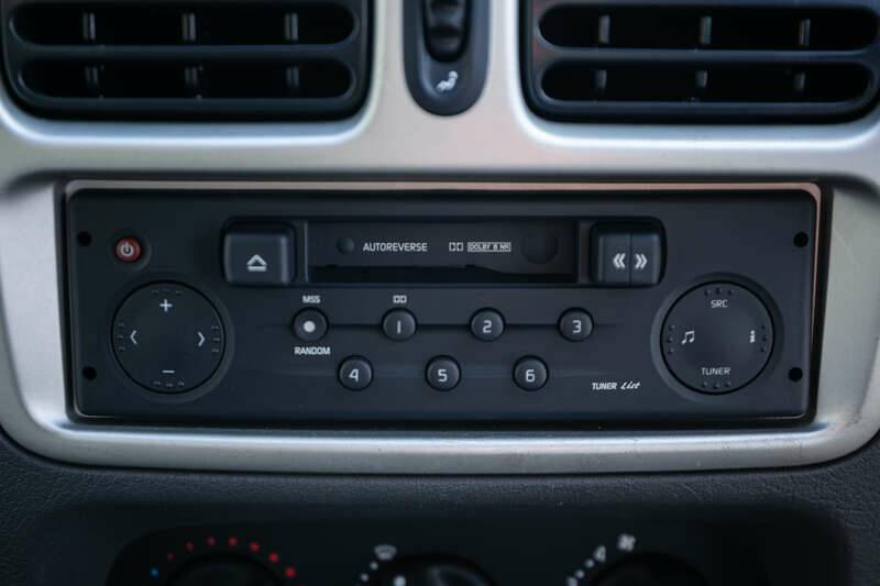 Image 22/34 of Renault Clio II V6 (2002)