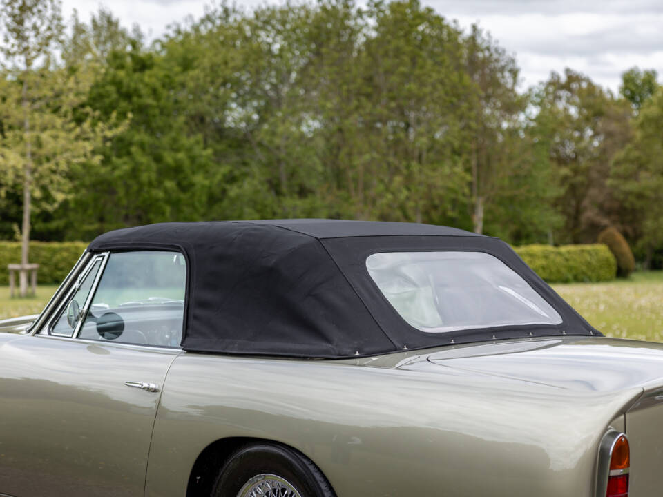 Immagine 9/57 di Aston Martin DB 6 Volante (1969)