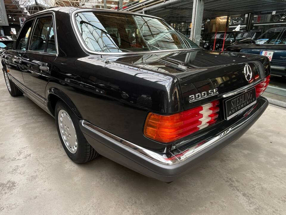 Image 28/31 of Mercedes-Benz 300 SE (1989)