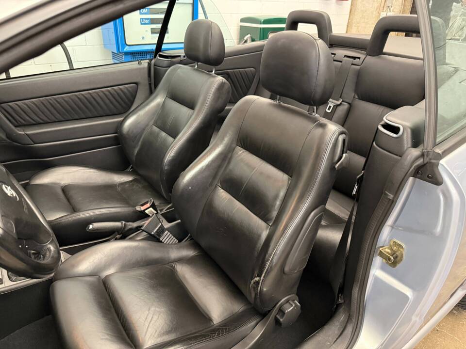 Bild 9/21 von Opel Astra 1.8 "90 Jahre Bertone" (2001)