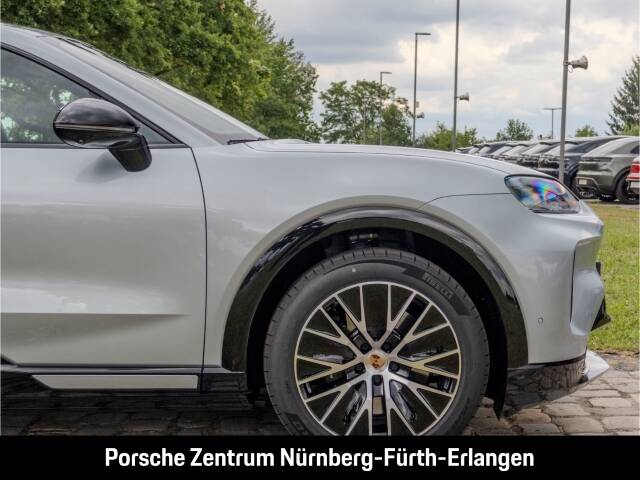 Image 18/50 of Porsche Cayenne S Electric (2026)
