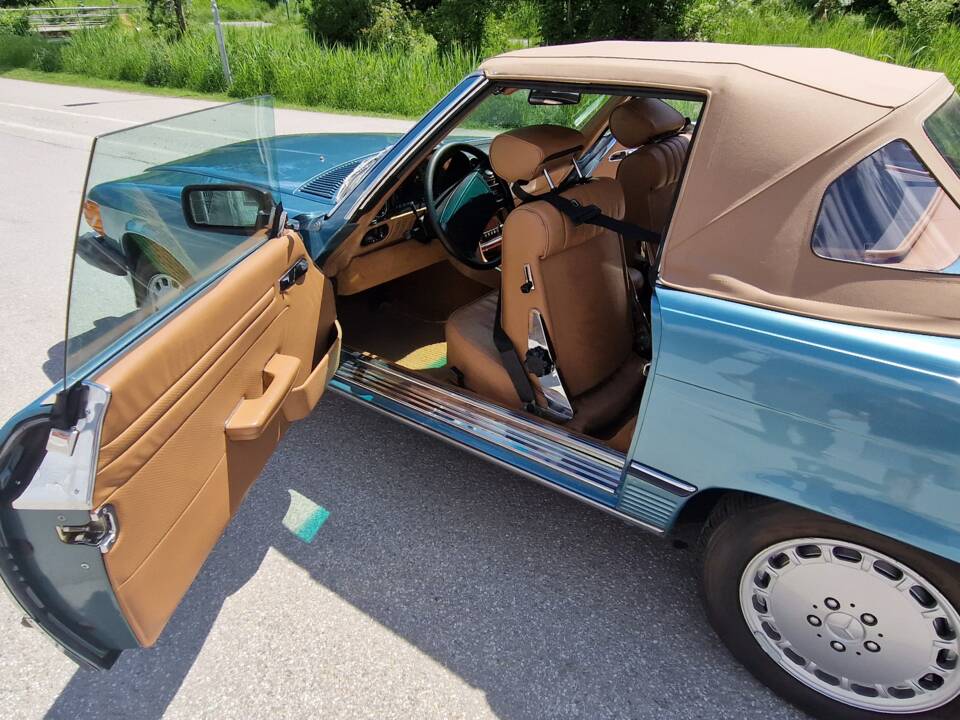 Image 49/82 of Mercedes-Benz 560 SL (1986)