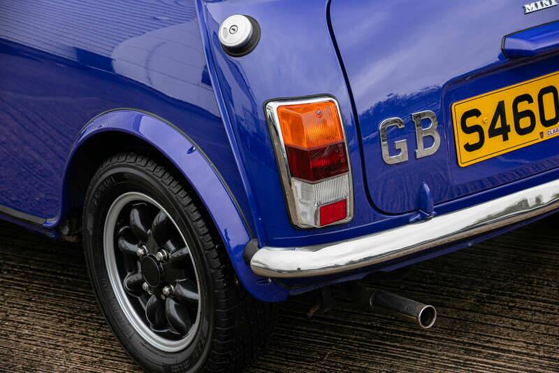 Image 19/34 of Rover Mini "Paul Smith" (1999)