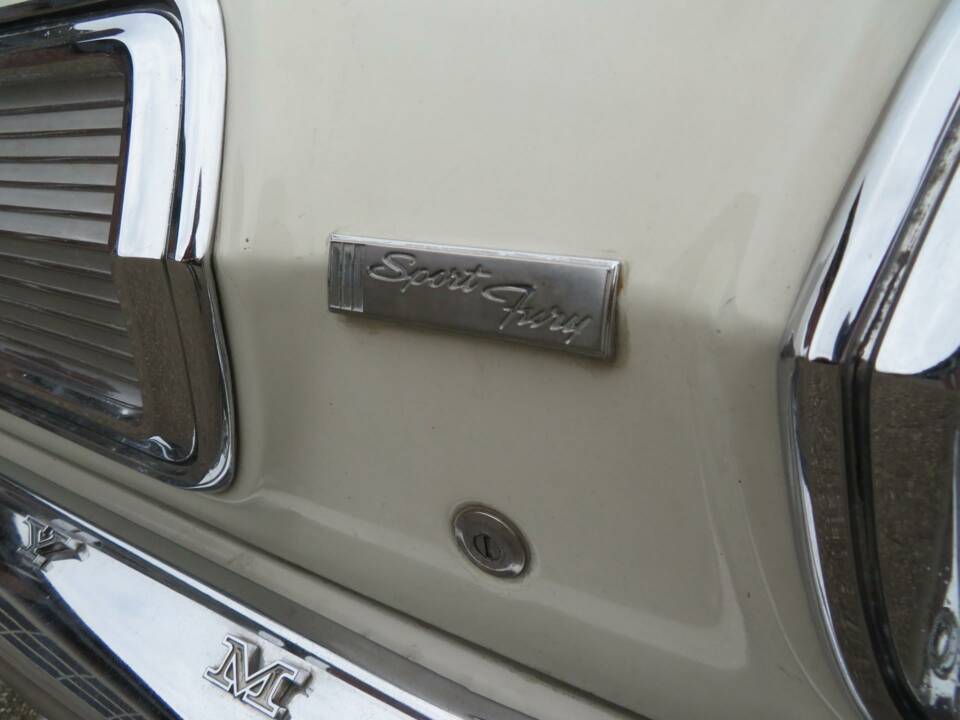 Image 13/26 of Plymouth Sport Fury (1966)