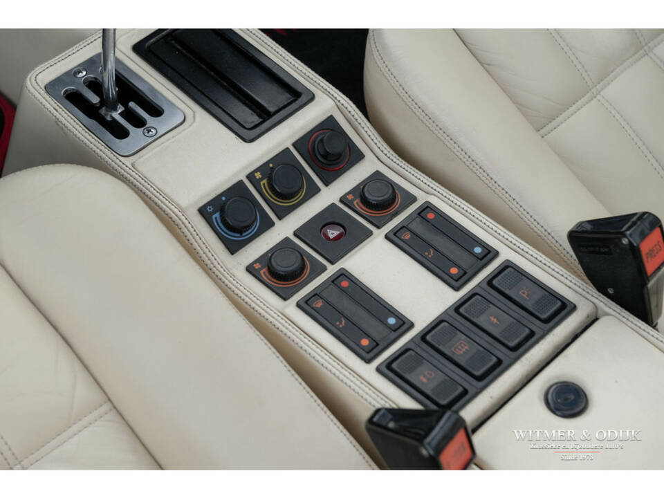 Image 35/41 de Ferrari 328 GTS (1989)