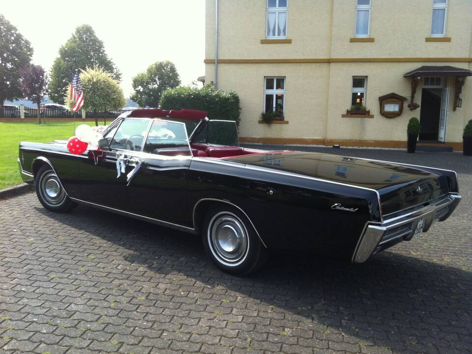 Afbeelding 8/13 van Lincoln Continental Convertible (1966)