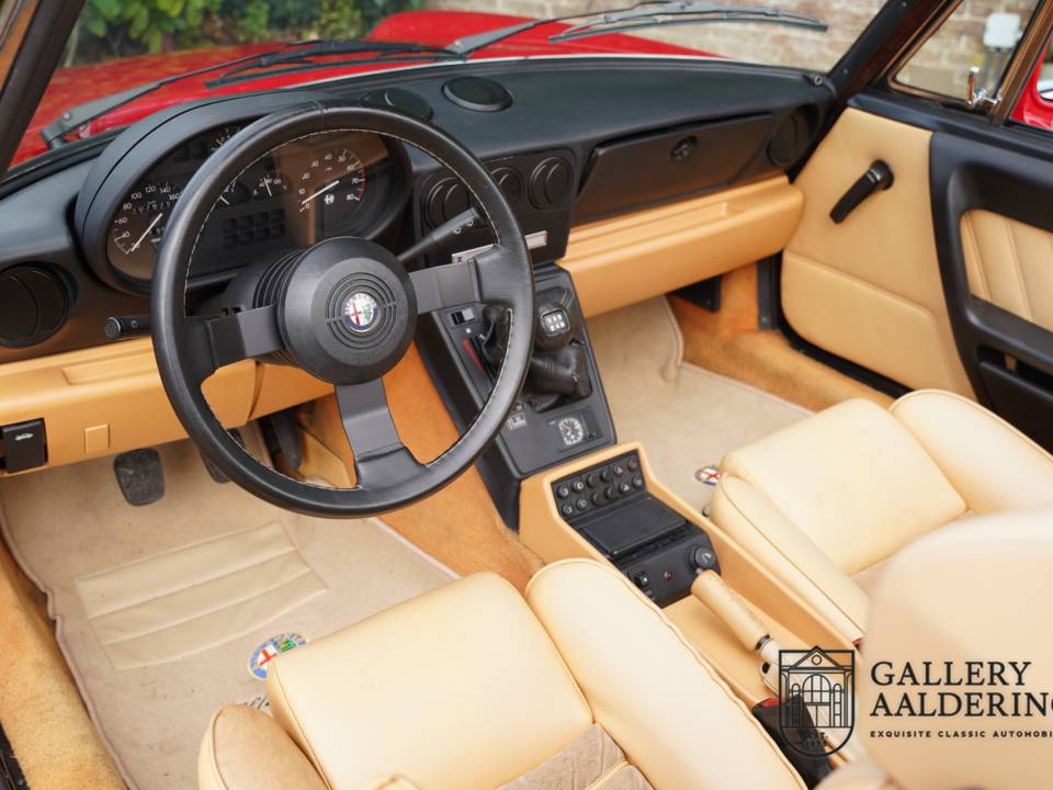 Bild 21/50 von Alfa Romeo 2.0 Spider (1991)