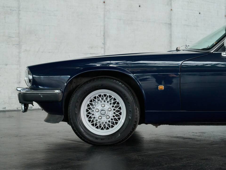 Image 21/50 of Jaguar XJS 5.3 V12 (1993)