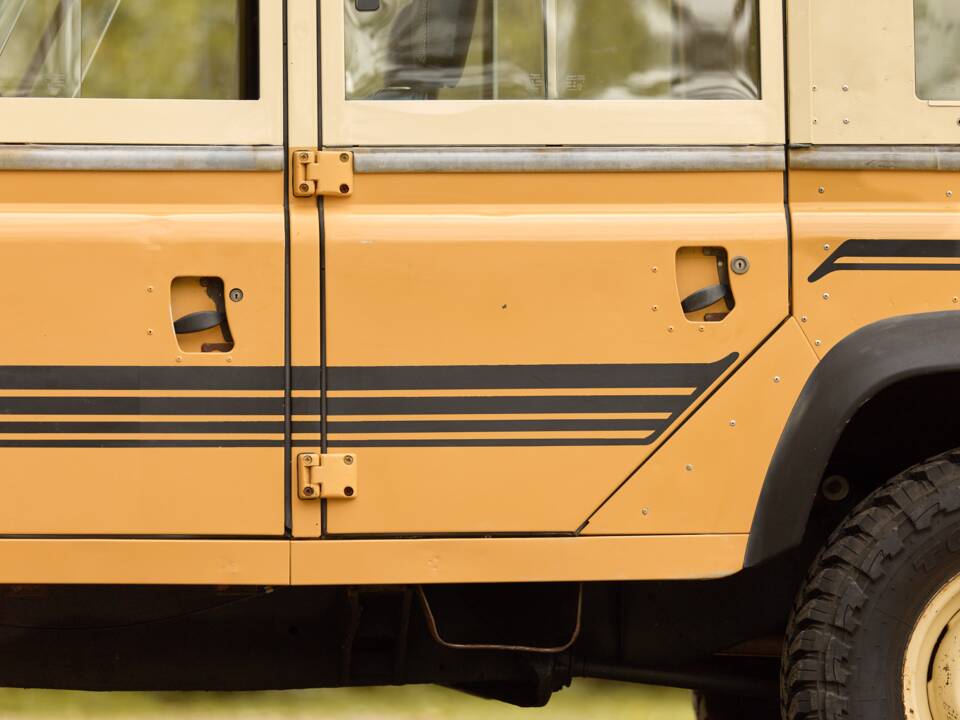 Image 8/42 of Land Rover 110 (1984)