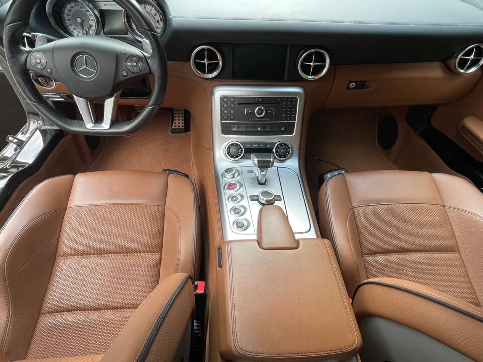 Image 16/16 of Mercedes-Benz SLS AMG (2011)