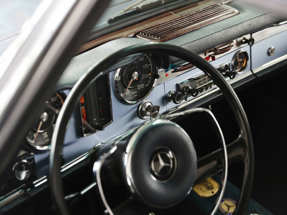 Immagine 27/40 di Mercedes-Benz 230 SL (1966)