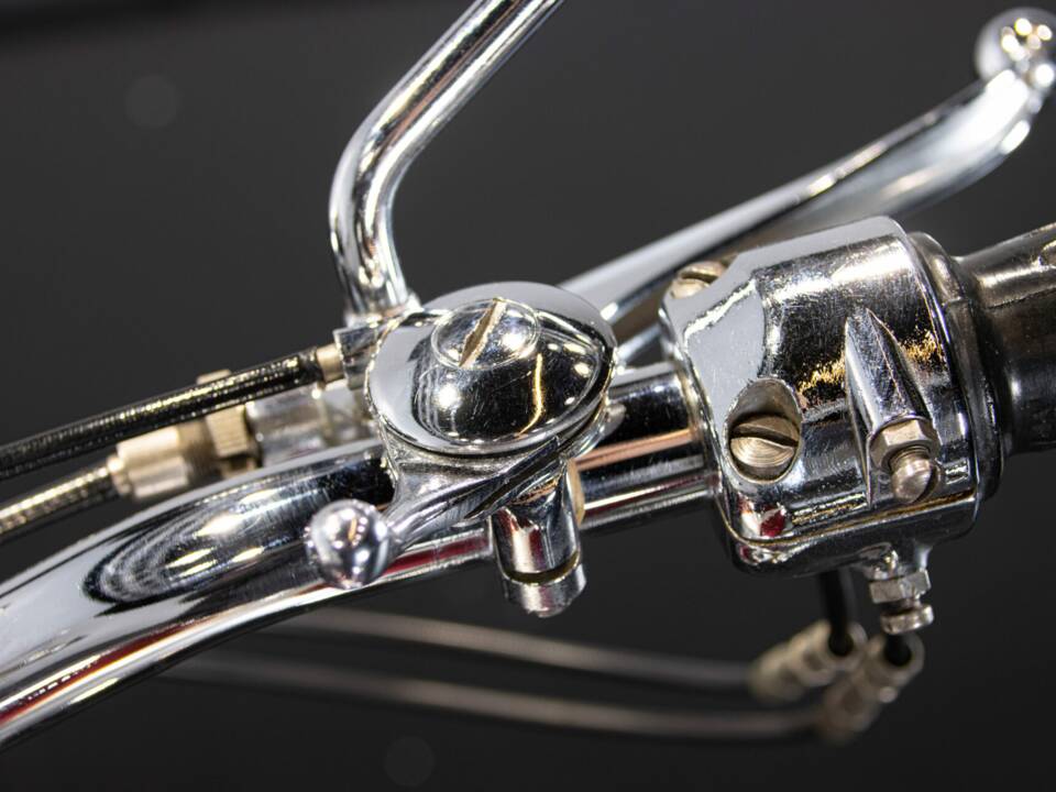 Afbeelding 27/50 van Triumph DUMMY (1970)