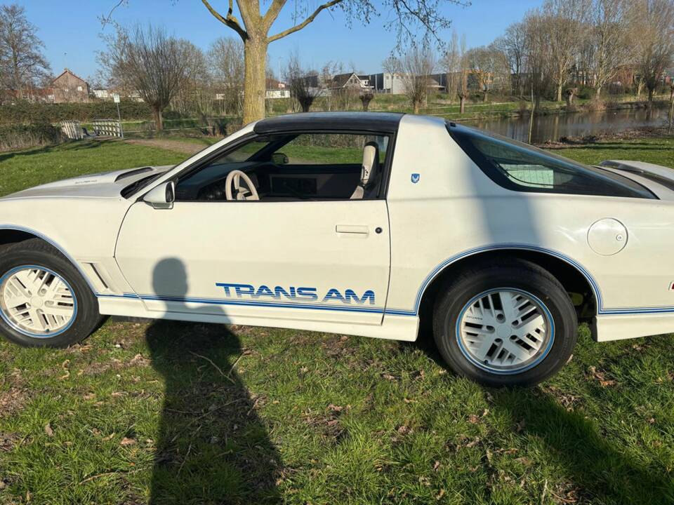Image 3/8 de Pontiac Firebird TransAm (1984)