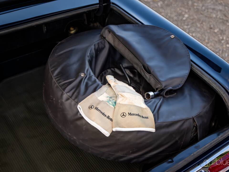 Image 61/79 de Mercedes-Benz 280 SL (1969)