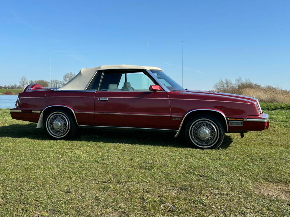 Bild 2/6 von Chrysler Le Baron (1985)