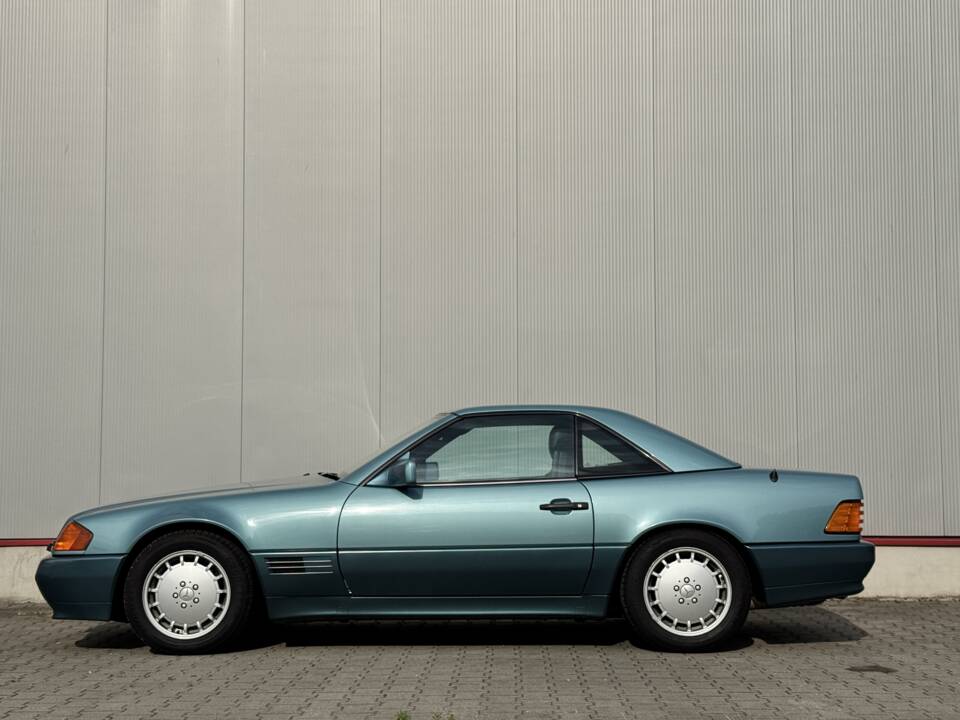 Image 2/19 of Mercedes-Benz 500 SL (1990)