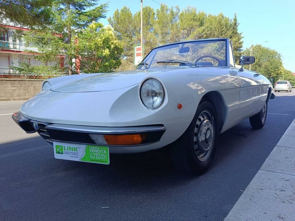 Image 47/50 of Alfa Romeo Spider 1600 Junior (1975)