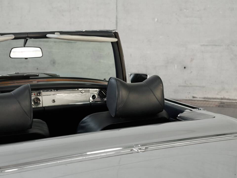 Image 19/50 de Mercedes-Benz 280 SL (1970)