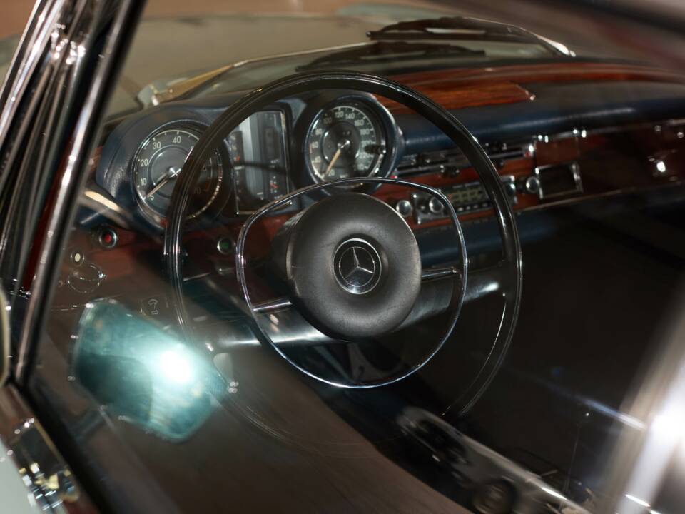 Image 91/91 of Mercedes-Benz 280 SE (1970)