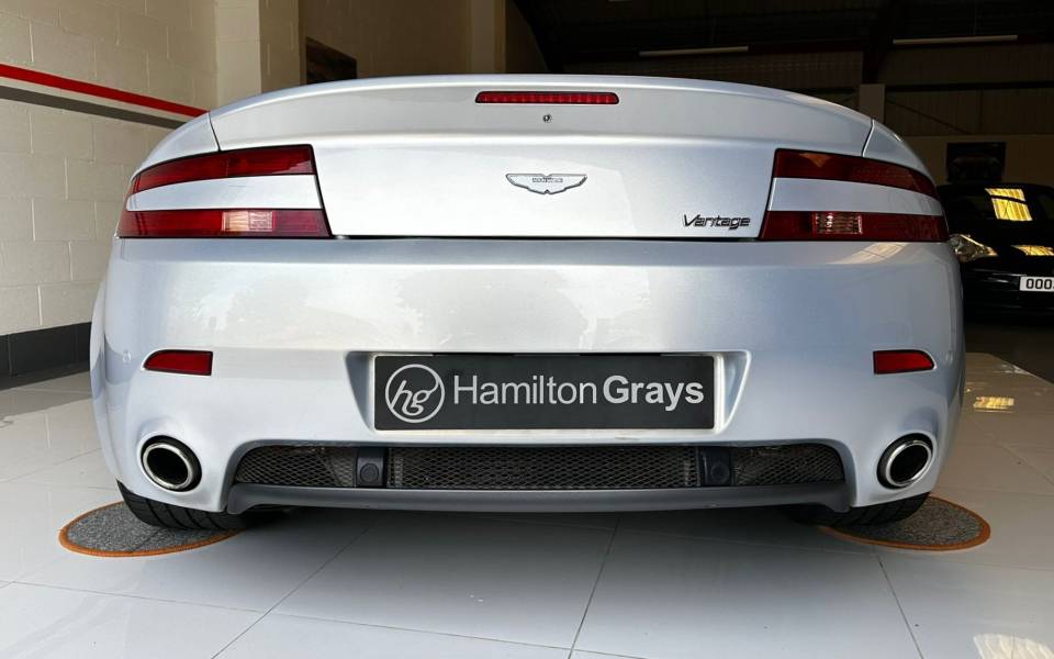 Afbeelding 19/50 van Aston Martin V8 Vantage (2011)