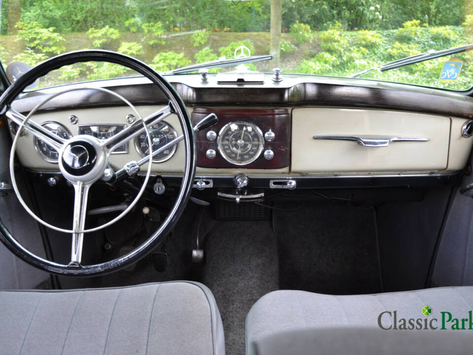 Image 12/50 of Mercedes-Benz 220 (1952)