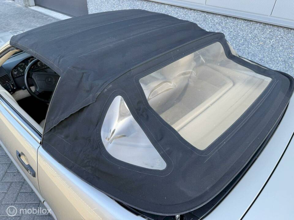 Image 31/35 of Mercedes-Benz 500 SL (1993)