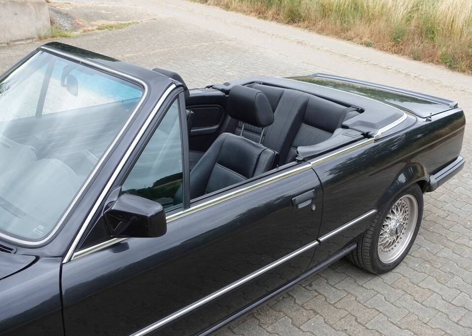 Immagine 2/8 di BMW 320i (1987)