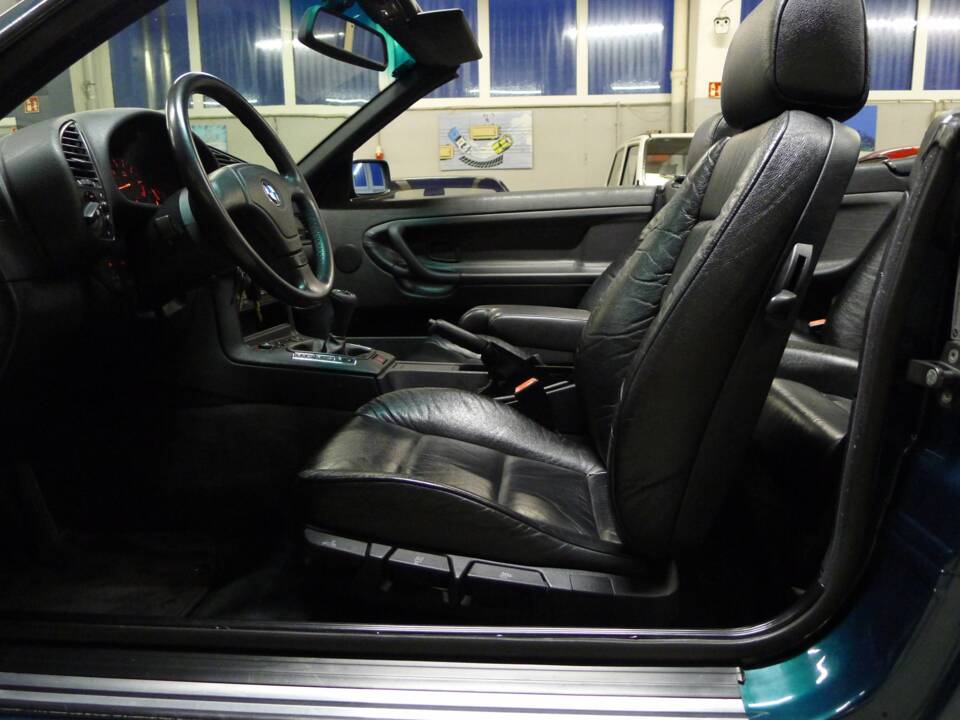 Imagen 31/35 de BMW 328i (1996)