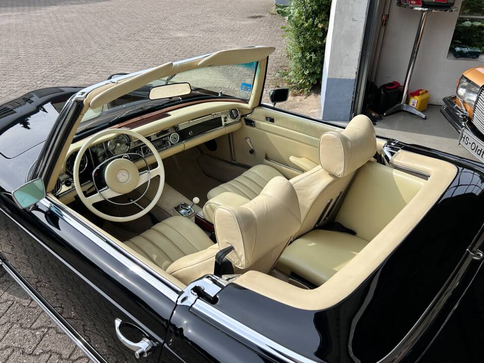 Image 20/34 of Mercedes-Benz 280 SL (1969)