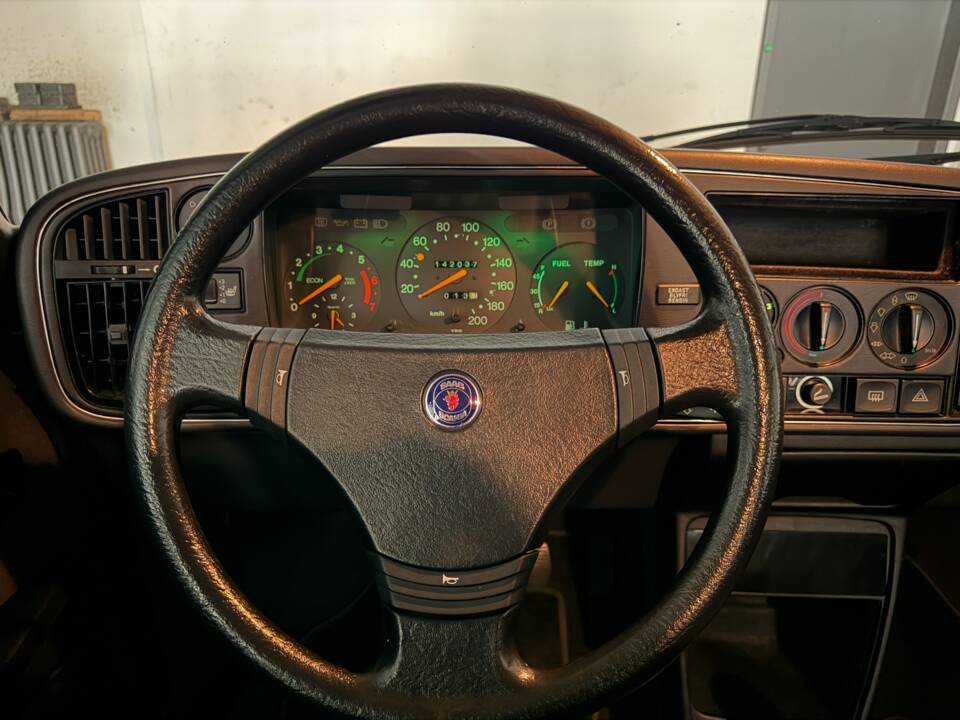 Image 26/42 of Saab 900 2.0i 16V (1991)