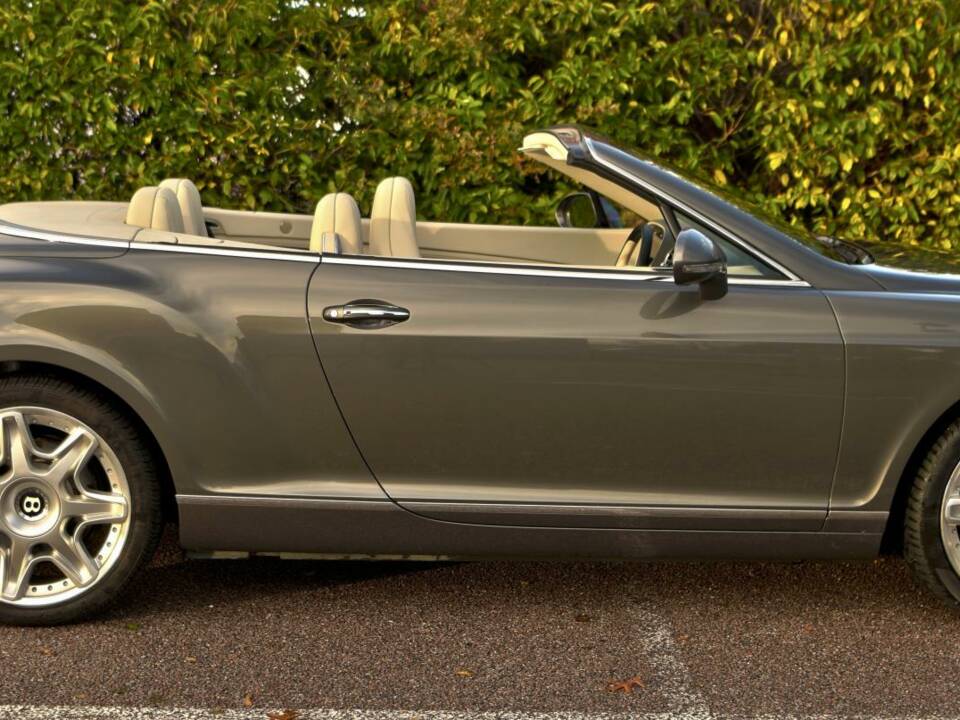 Image 7/50 of Bentley Continental GTC (2011)