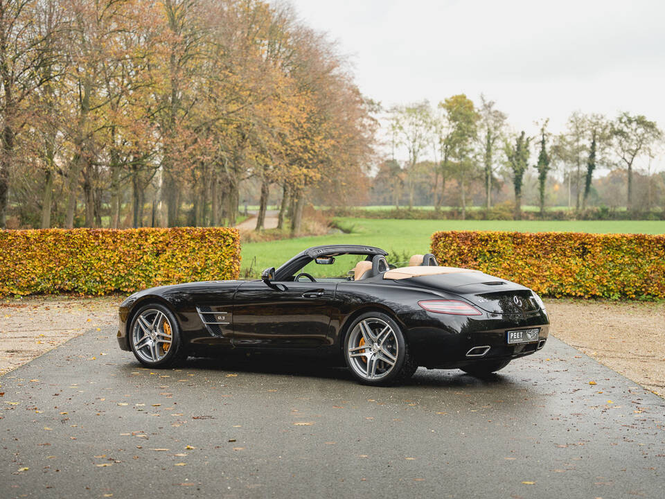 Image 2/100 of Mercedes-Benz SLS AMG Roadster (2011)