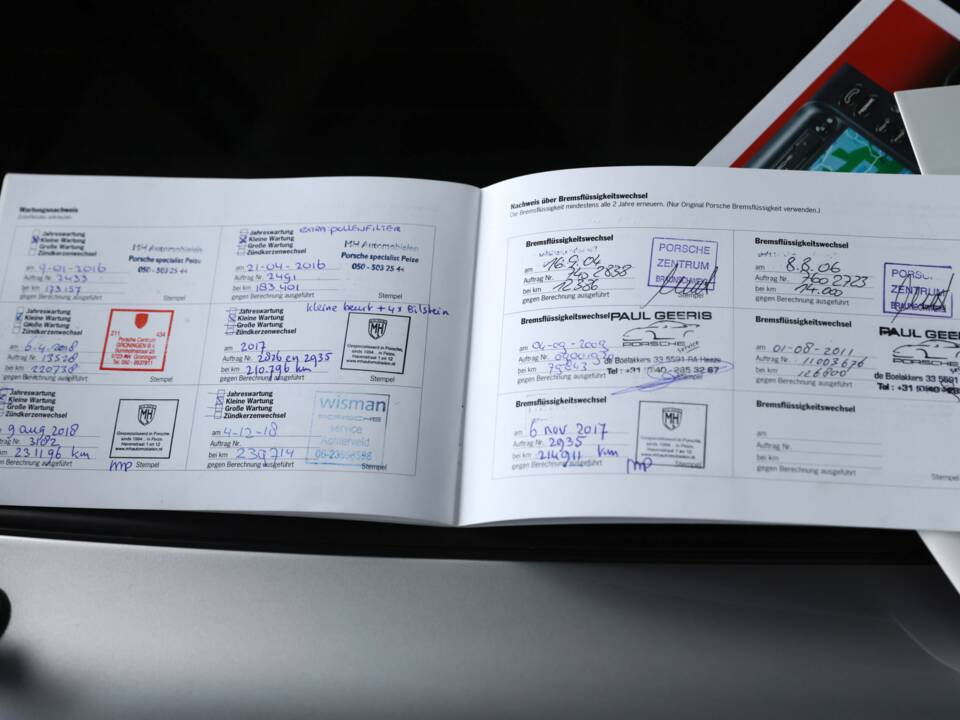 Image 49/50 of Porsche 911 Carrera 4S (2004)