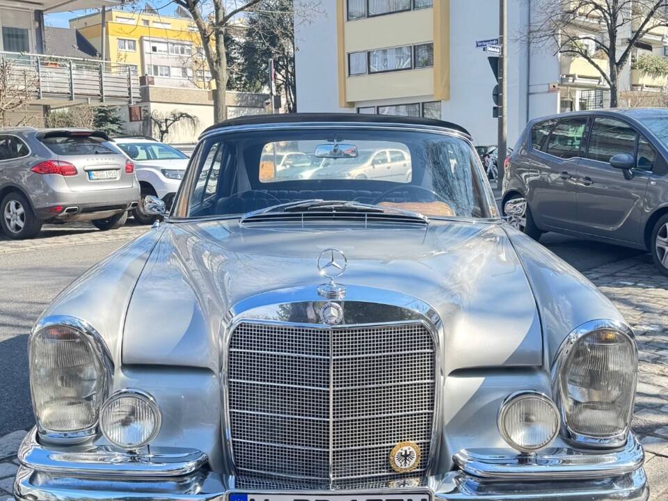 Image 1/37 de Mercedes-Benz 250 SE (1966)