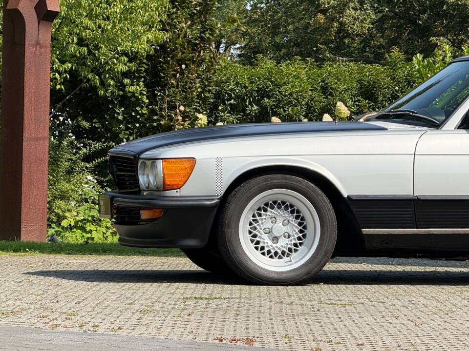 Immagine 22/29 di Mercedes-Benz 500 SLC (1980)