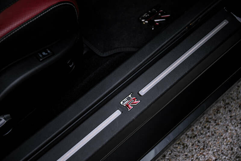 Bild 29/37 von Nissan GT-R Black Edition (2016)