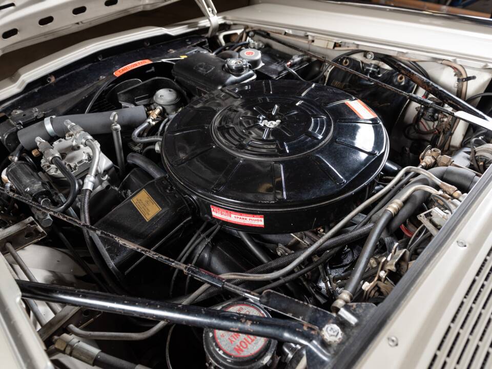 Bild 95/100 von Lincoln Continental Convertible (1965)