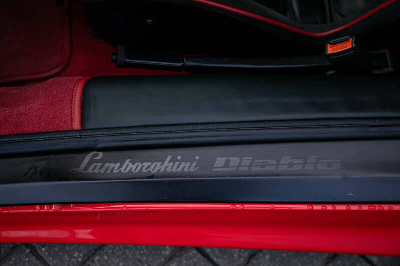 Image 25/48 of Lamborghini Diablo (1991)