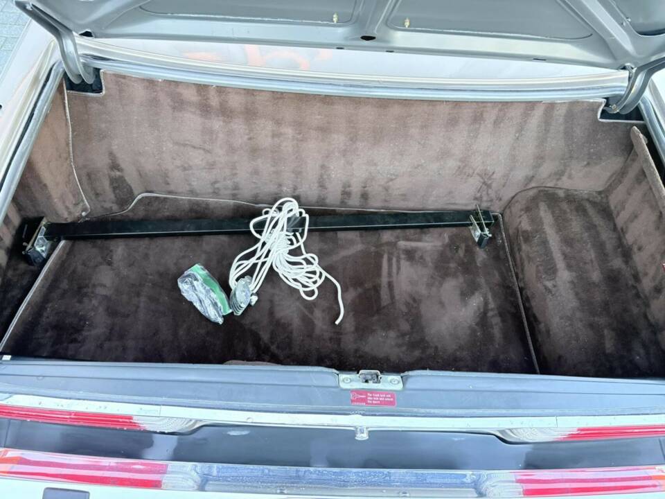 Image 33/50 of Mercedes-Benz 560 SL (1987)
