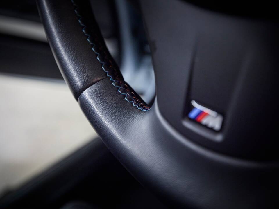 Image 63/100 of BMW M3 (2006)