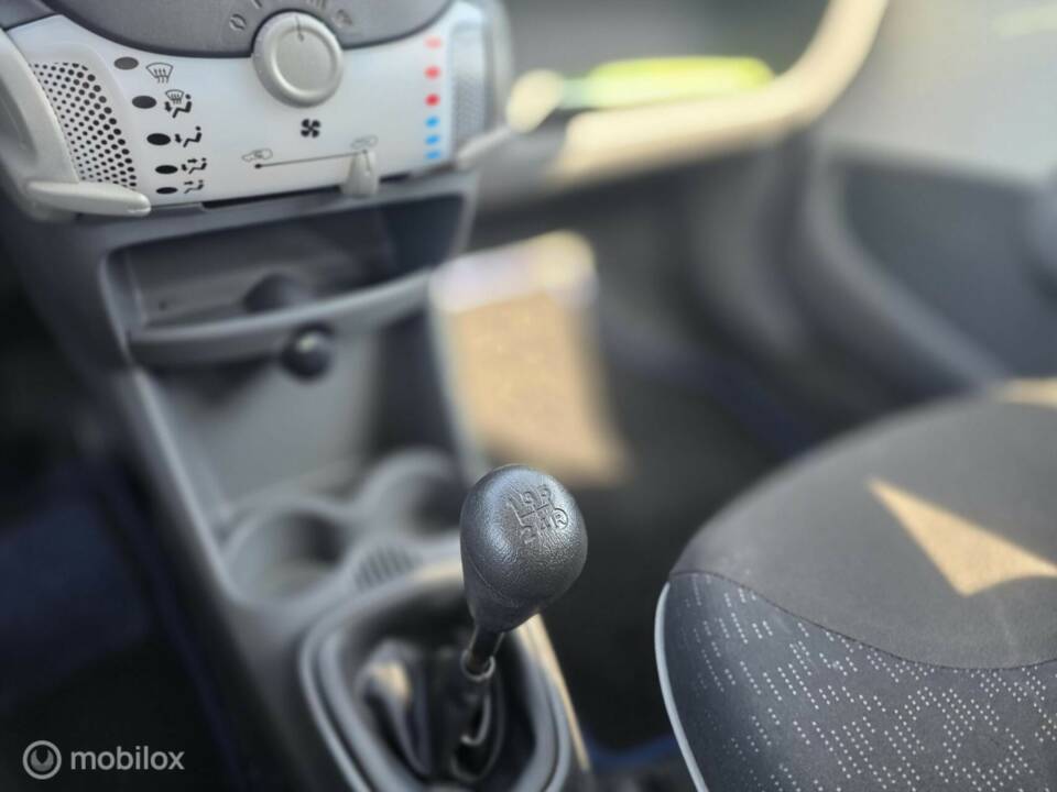 Image 18/32 of Peugeot 107 (2009)