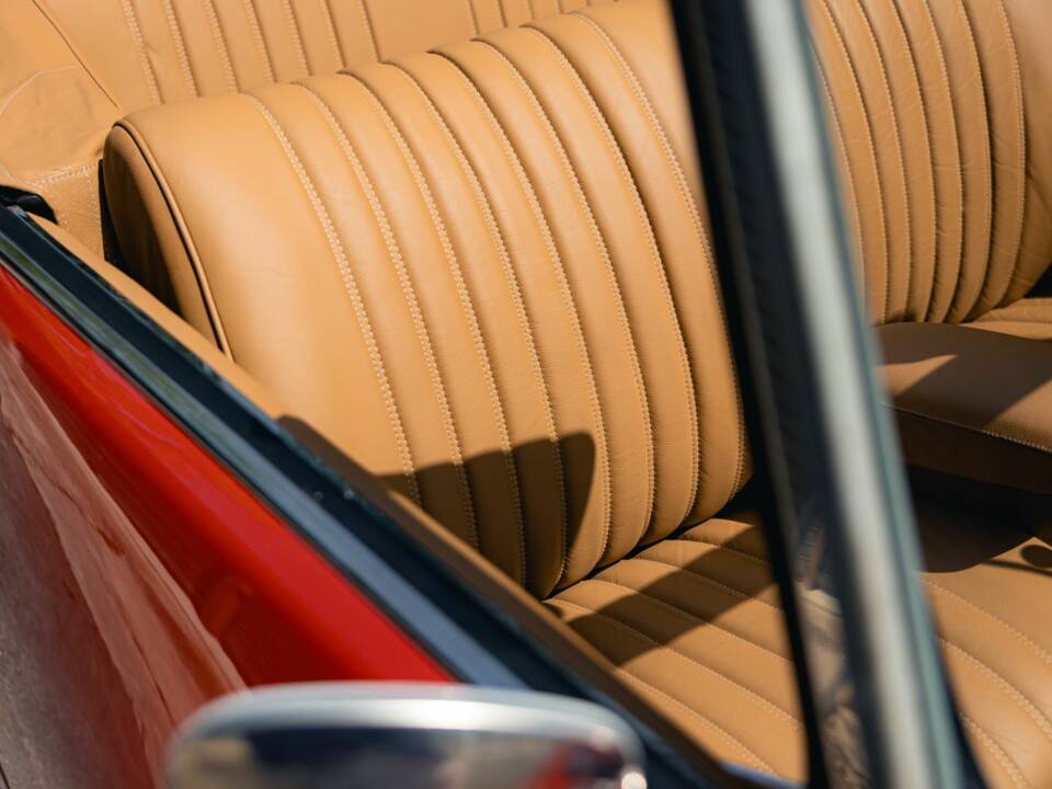 Image 40/56 of Citroën DS 21 Chapron (1967)