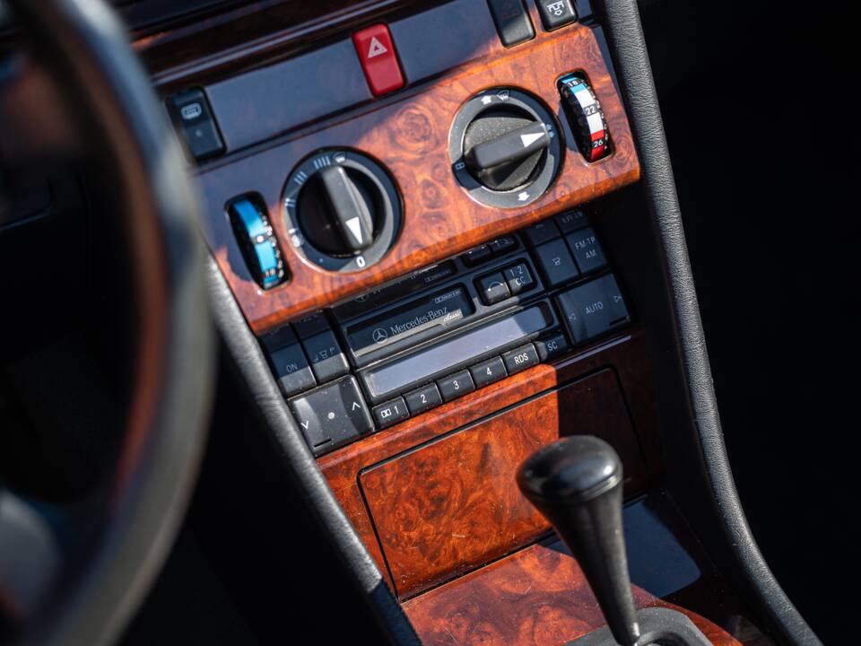 Bild 34/42 von Mercedes-Benz E 200 (1997)
