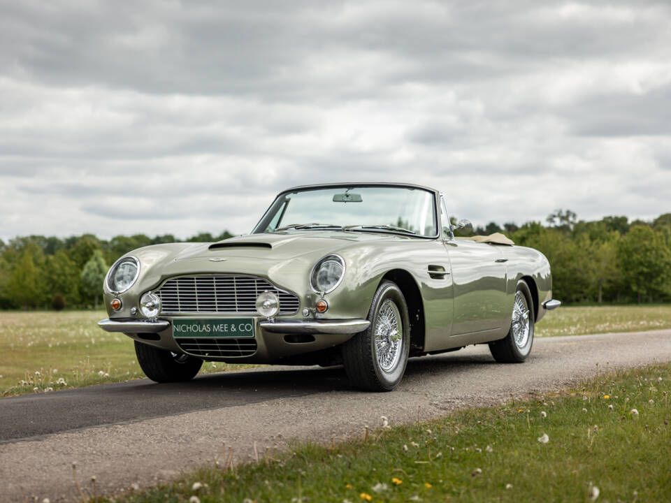 Immagine 10/57 di Aston Martin DB 6 Volante (1969)