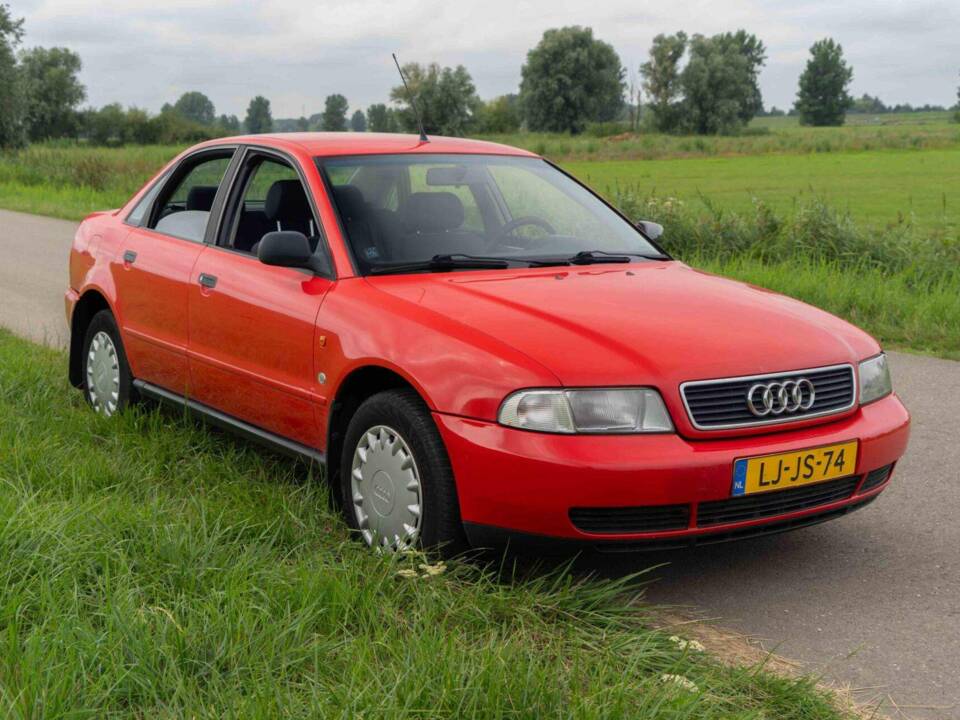 Image 3/40 de Audi A4 1.6 (1995)