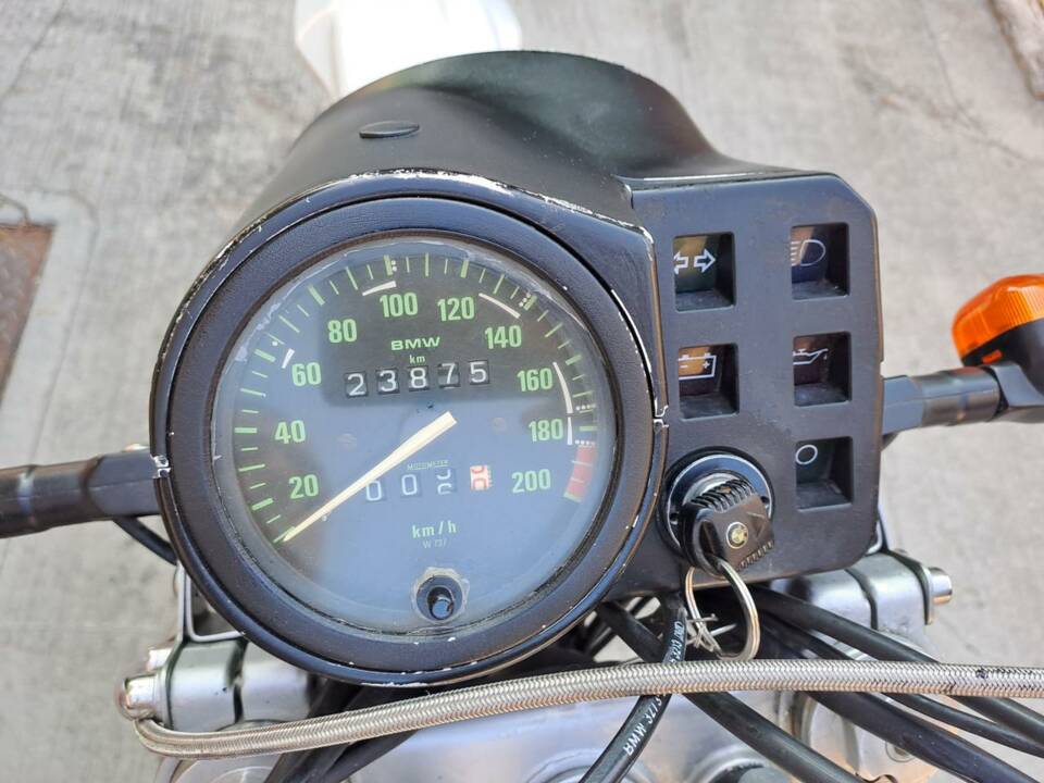 Immagine 26/49 di BMW R 100 RT (1990)