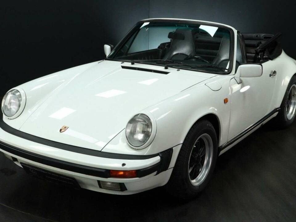 Image 1/30 of Porsche 911 Carrera 3.2 (1986)