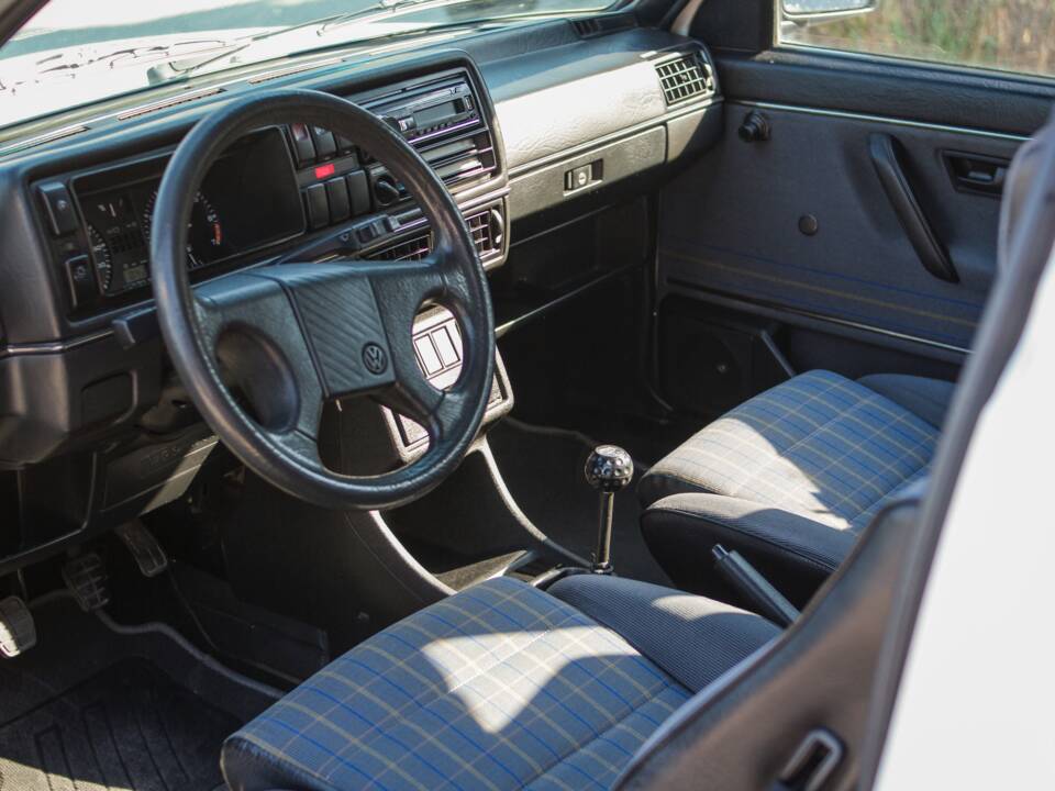 Bild 42/58 von Volkswagen Golf II GTi 1.8 (1988)