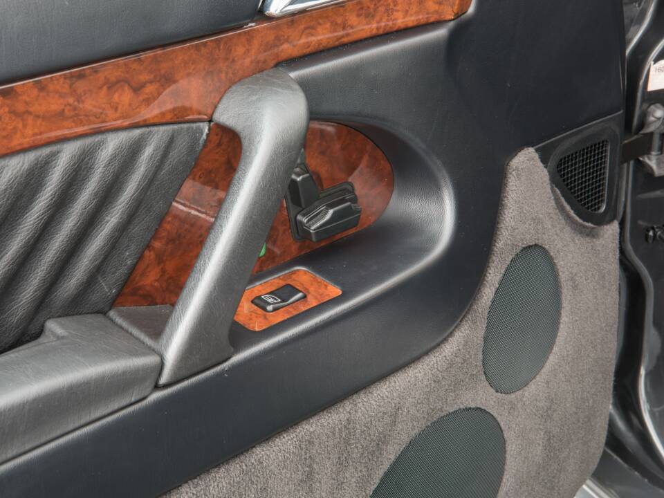 Image 23/45 of Mercedes-Benz 500 SEL (1992)