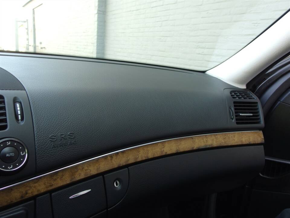 Image 46/98 of Mercedes-Benz E 63 AMG T (2008)